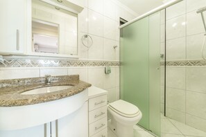 Bathroom - Lindo Apartamento p 08 pessoas em Bombas (Bombinhas)