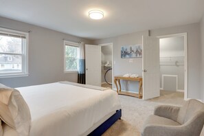 4 bedrooms, laptop workspace, iron/ironing board, internet