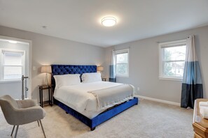 4 bedrooms, laptop workspace, iron/ironing board, internet
