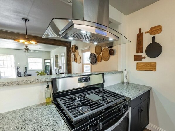 Fridge, microwave, stovetop, dishwasher