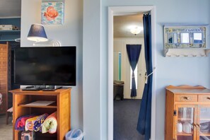 Laptop workspace, iron/ironing board, Internet, bed sheets - Sun-Soaked Studio w/ Pool Access in Lake Worth! (Lake Worth)