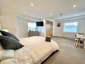 3 bedrooms, iron/ironing board, travel cot, free WiFi
