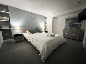 3 bedrooms, iron/ironing board, travel cot, free WiFi