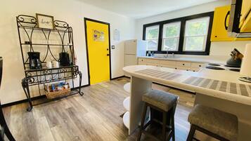 冰箱、微波炉、烤箱、炉灶