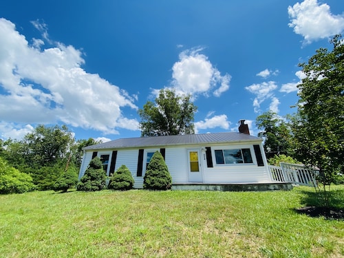 Jasmine House-Dog, family friendly-5 mins Douglas Lake-Large yard-Country Vibe
