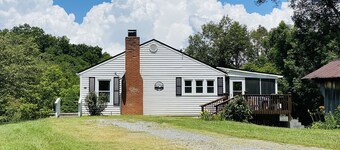 Jasmine House-Dog, family friendly-5 mins Douglas Lake-Large yard-Country Vibe