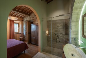 5 bedrooms, iron/ironing board, travel crib, free WiFi - Wonderful private villa for 12 guests with private pool, A/C, WIFI, TV, patio and panoramic view (Cennina)
