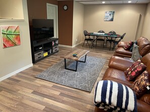 Smart TV, fireplace, video games, Netflix