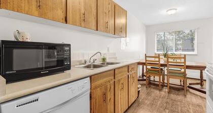 ✅2.8 km to ROGERS Place✅️ 4+ beds✅️124 Street Arts District✅️EXPO Centre✅️ Hosp