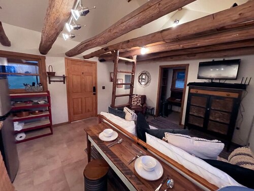 Small cabin on private 400 acre mountaintop farm!