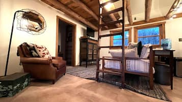 2 多间卧室、办公桌、WiFi