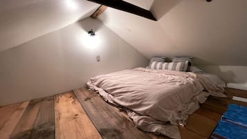 2 多间卧室、办公桌、WiFi