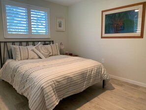 2 slaapkamers, een strijkplank/strijkijzer, gratis wifi, beddengoed