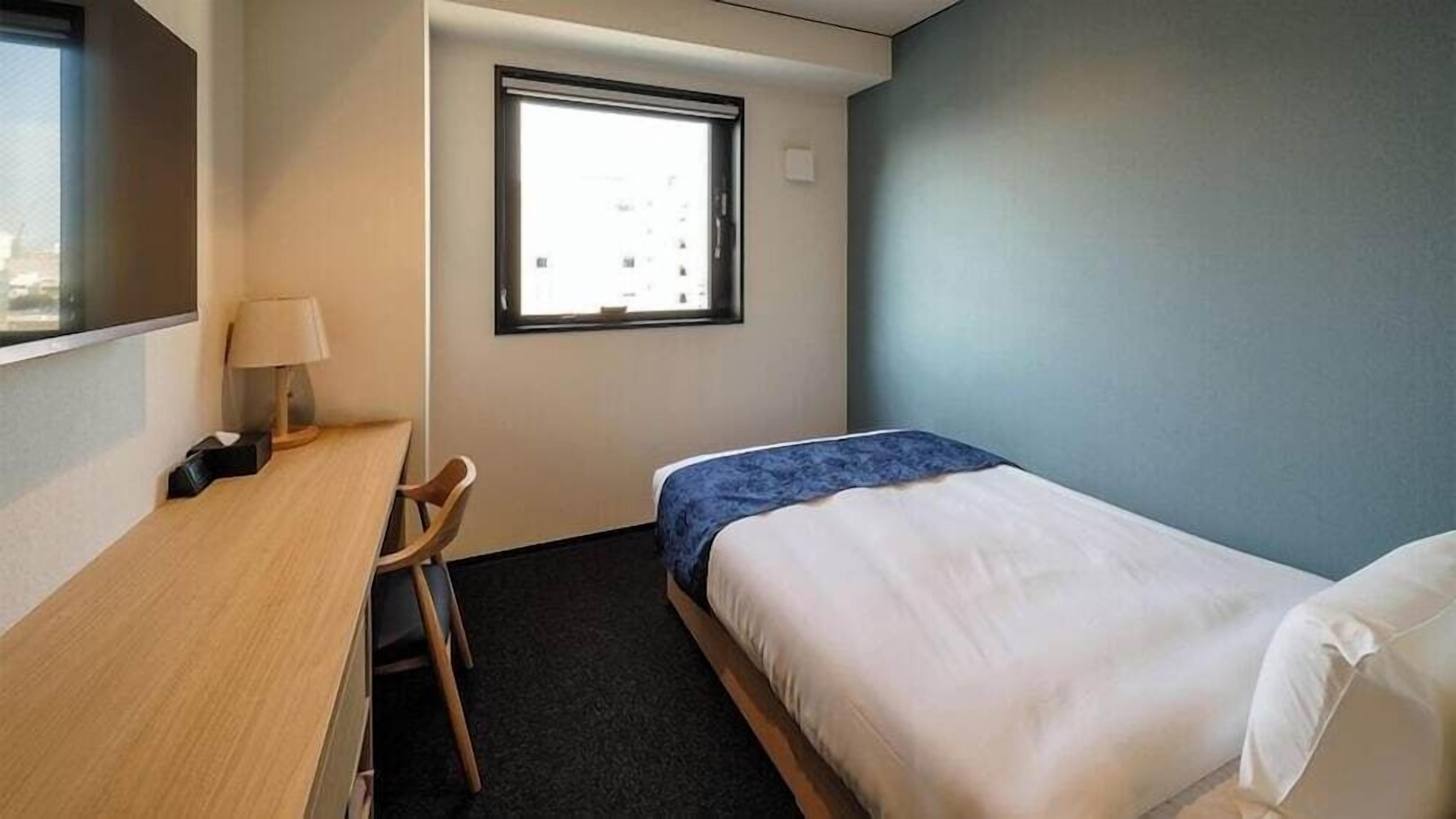 Desk, blackout drapes, free WiFi, bed sheets