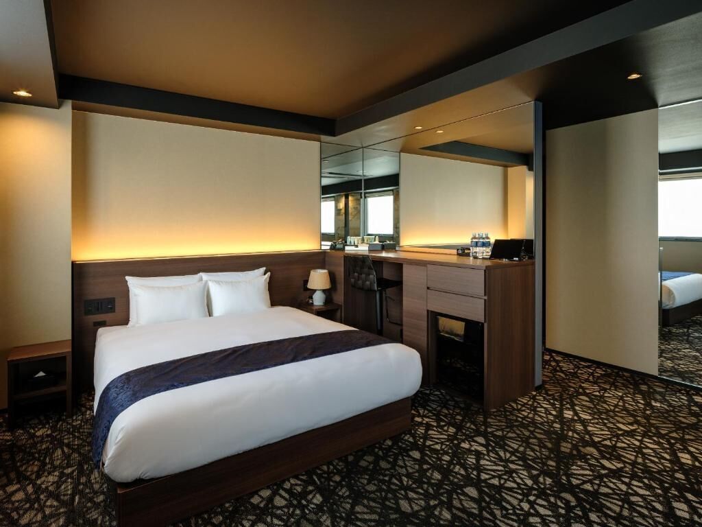 Escritorio, cortinas blackout, wifi gratis y ropa de cama 