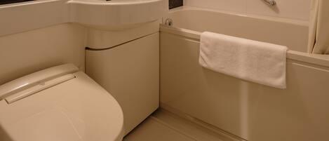 A bathroom with a toilet, sink, and bathtub.