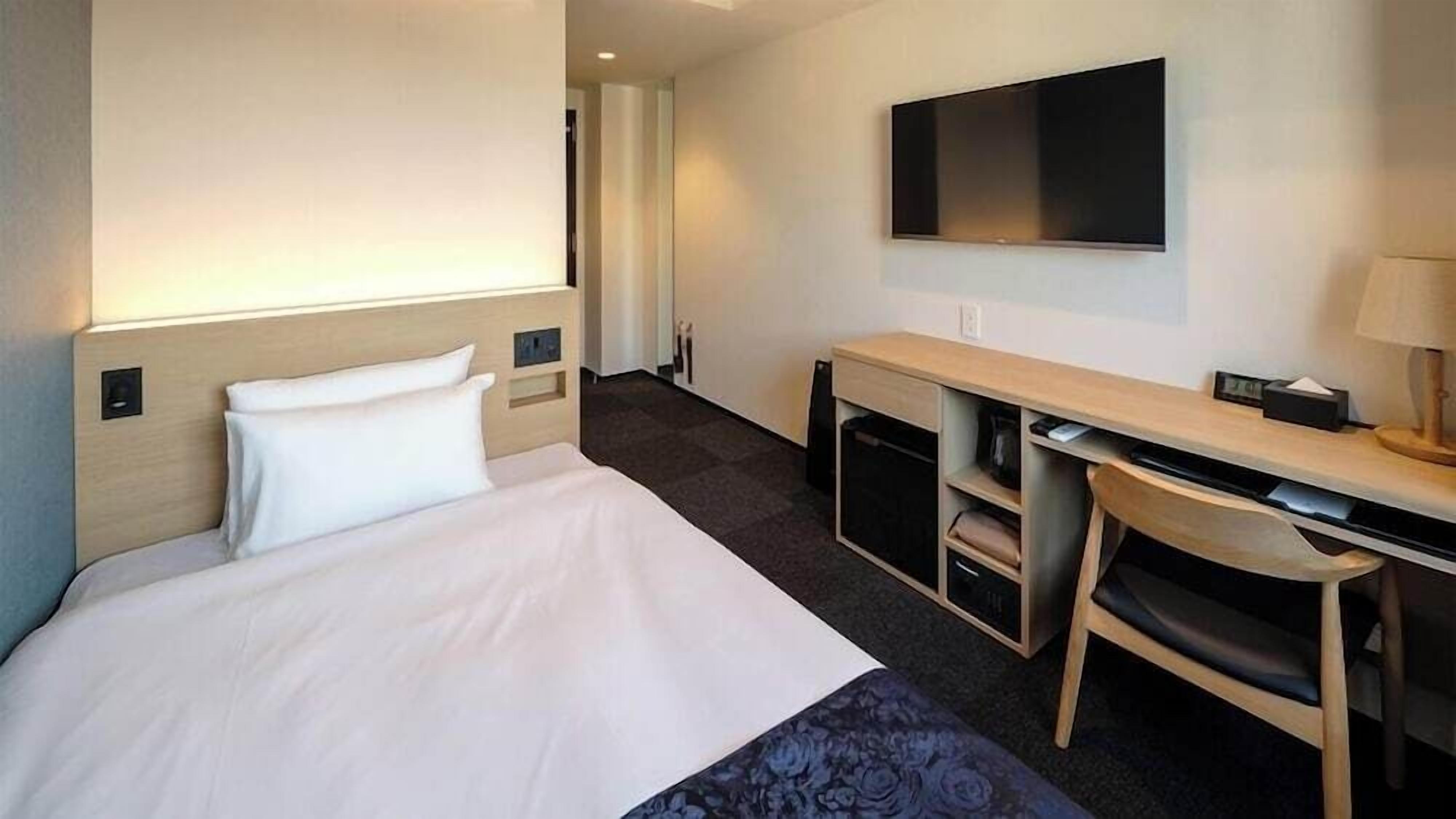 Desk, blackout drapes, free WiFi, bed sheets