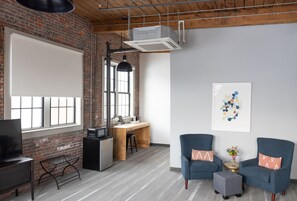 客房 | 特色装修、办公桌、熨斗/熨板、免费 WiFi