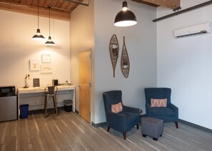 Room 5 | Individually decorated, desk, iron/ironing board, free WiFi - The Mill Inn (Dover-Foxcroft)