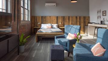 Chambre Double | Décoration personnalisée, bureau, fer et planche à repasser