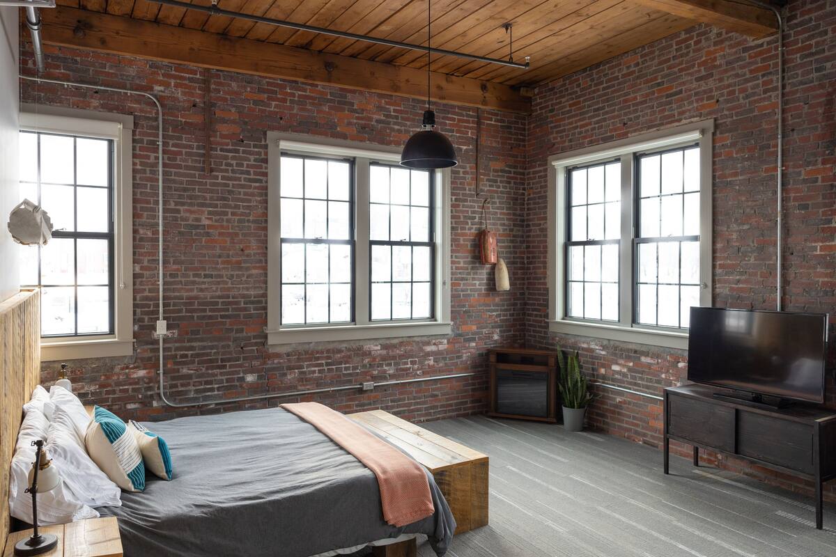 room 1 | 1 bedroom, individually decorated, desk, iron/ironing board