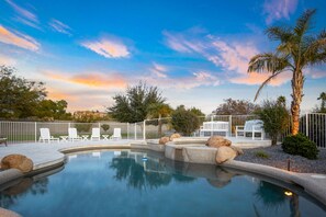 A heated pool - Pickleball, Cornhole, Basketball Court! Tons of space at Paradise Heights Retreat (Scottsdale)