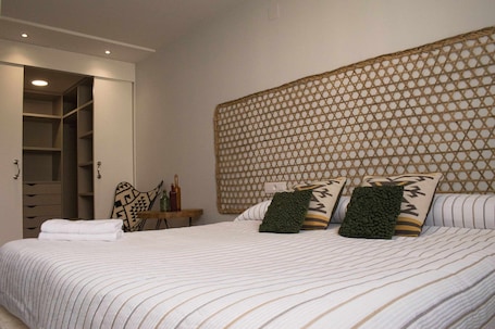 3 bedrooms, iron/ironing board, free WiFi, bed sheets. Manzaneda Natura T2 duplex