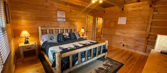 Escape to Our Serene Farm Cabin, Surrounded by Beautiful Rolling Pastures!<br>