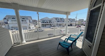 Nautical SIC haven: 4BR + Bonus Room in the Heart of SIC