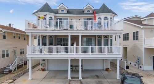 Nautical SIC haven: 4BR + Bonus Room in the Heart of SIC