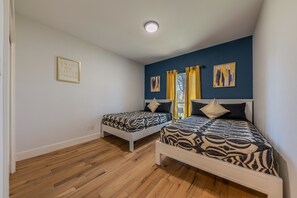 4 bedrooms, iron/ironing board, free WiFi, bed sheets