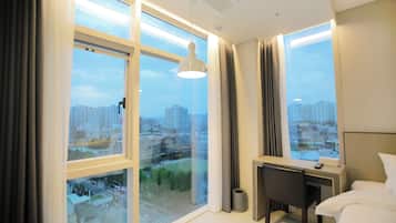 Trustful Single Twin | 1 bedroom, premium bedding, in-room safe, desk