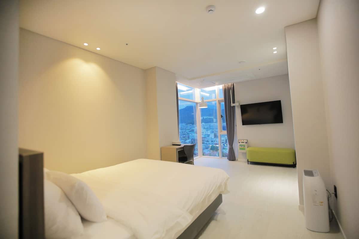 Trustful | 1 bedroom, premium bedding, in-room safe, desk