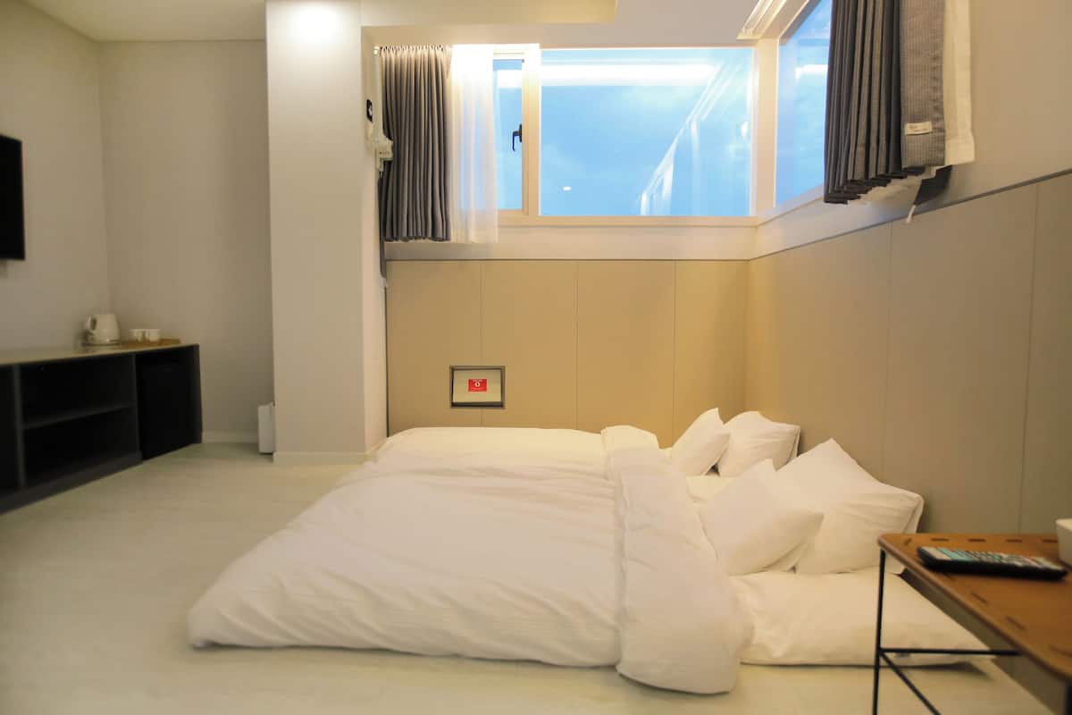 Trustful Ondol | 1 bedroom, premium bedding, in-room safe, desk