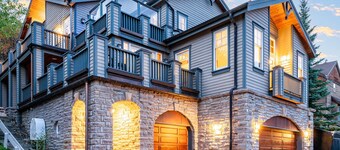 Perfectly Positioned in Old Town, Steps to Ski Runs & Town Lift, Private Hot Tub!