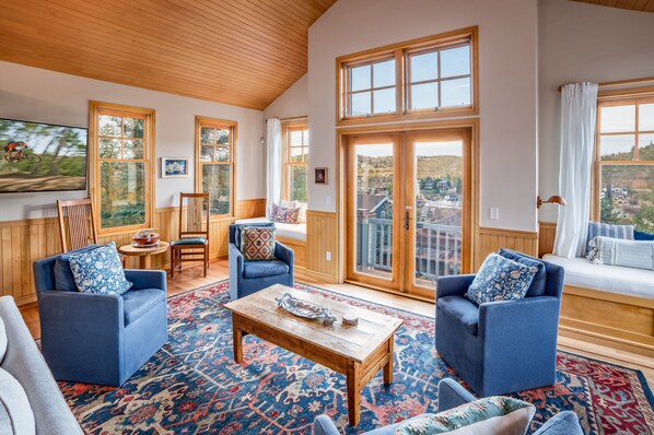 TV, fireplace, offices