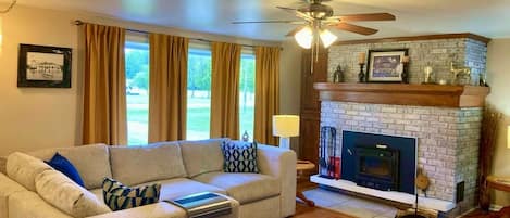 Smart TV, fireplace