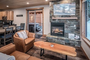 Smart TV y chimenea
