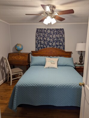 1 bedroom, desk, iron/ironing board, free WiFi - Mountain Views, River fun, Hiking, Biking, Breweries, Golf, and Wineries galore (Jonesville)