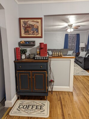 Interior - Mountain Views, River fun, Hiking, Biking, Breweries, Golf, and Wineries galore (Jonesville)