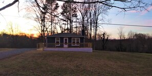 Exterior - Mountain Views, River fun, Hiking, Biking, Breweries, Golf, and Wineries galore (Jonesville)