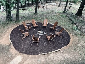 Property grounds - Lanier Cove House - Waterfront Lakehouse with Dock on private cove! (Gainesville)