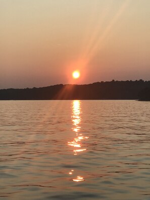 Beach - Lanier Cove House - Waterfront Lakehouse with Dock on private cove! (Gainesville)