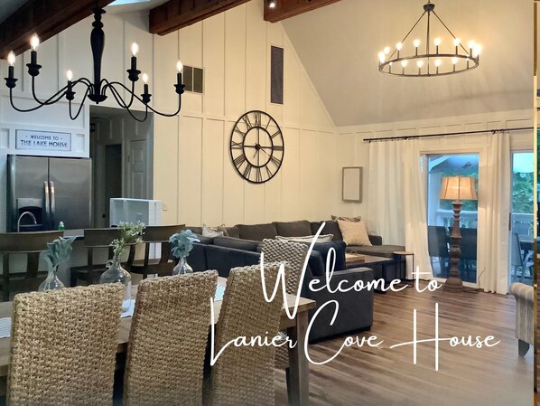 Dining - Lanier Cove House - Waterfront Lakehouse with Dock on private cove! (Gainesville)