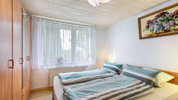 1 bedroom, free WiFi, bed sheets