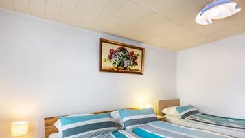 1 bedroom, free WiFi, bed sheets