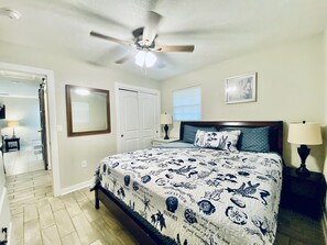 2 bedrooms, desk, iron/ironing board, free WiFi - Fins to the Left on Blackwater River - 35 mins to the Beach (Milton)