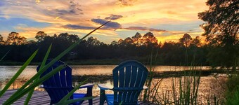 Fins to the Left on Blackwater River - 35 mins to the Beach
