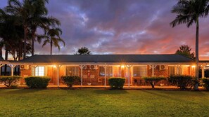 Terrace/patio - Koorawatha Homestead Motel (Bororen)