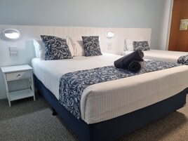 经典双床房 | 遮光窗帘、熨斗/熨衣板、免费 WiFi